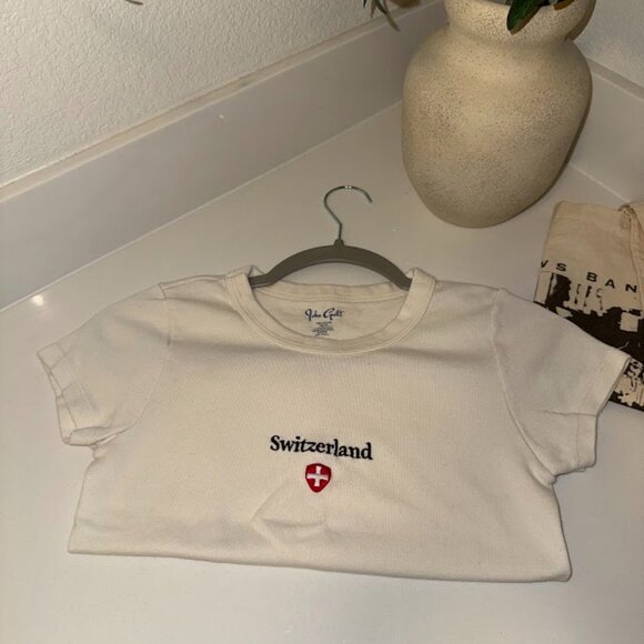 Brandy Melville Switzerland Baby Tee One Size - Picture 2 of 4